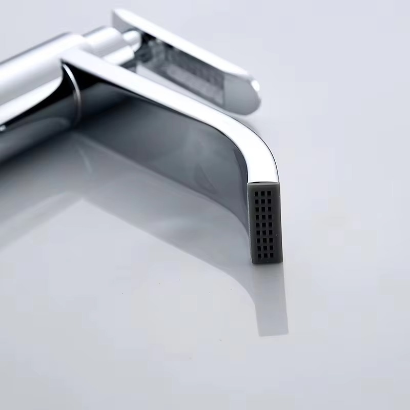 主主_5 حنفية حوض الحمام الحديثة ذات الفتحة الواحدة 304 صنبور مياه من الفولاذ المقاوم للصدأ صنبور مياه نحاسي أنيق للاستخدام المنزلي أو الفيلا